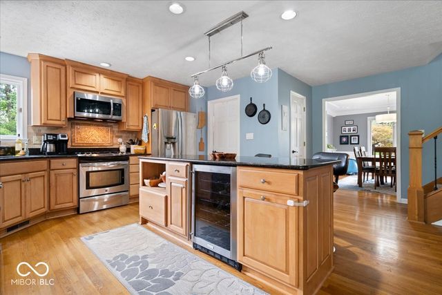 8276 Hampton Circle W, Indianapolis, IN 46256