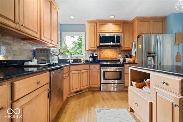 8276 Hampton Circle W, Indianapolis, IN 46256