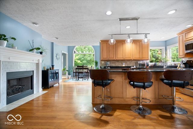 8276 Hampton Circle W, Indianapolis, IN 46256