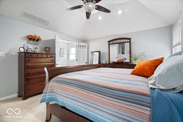 8276 Hampton Circle W, Indianapolis, IN 46256