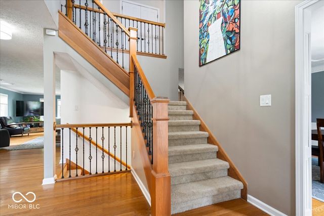 8276 Hampton Circle W, Indianapolis, IN 46256