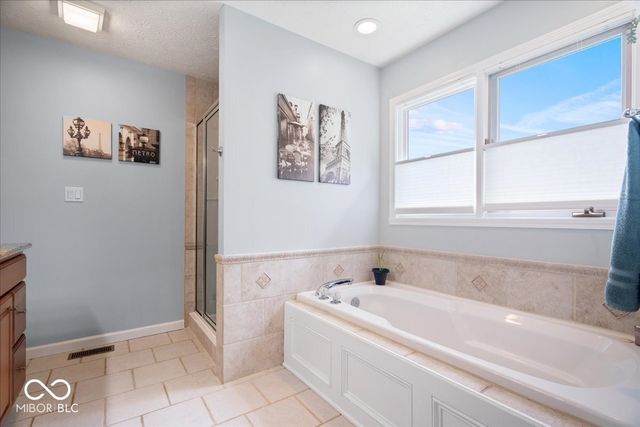 8276 Hampton Circle W, Indianapolis, IN 46256