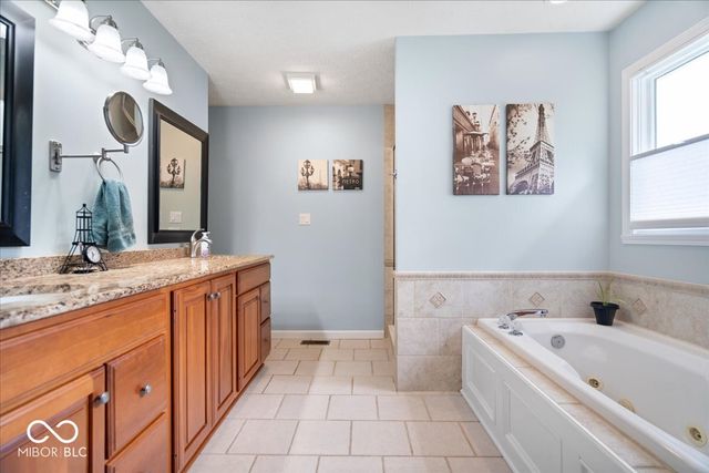 8276 Hampton Circle W, Indianapolis, IN 46256