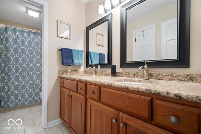 8276 Hampton Circle W, Indianapolis, IN 46256