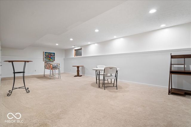 8276 Hampton Circle W, Indianapolis, IN 46256