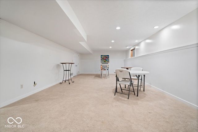 8276 Hampton Circle W, Indianapolis, IN 46256