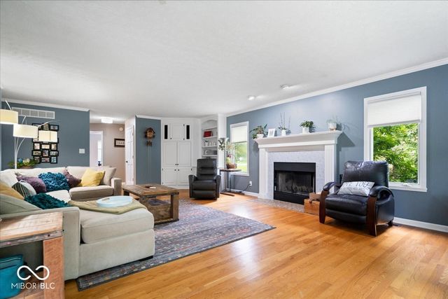 8276 Hampton Circle W, Indianapolis, IN 46256