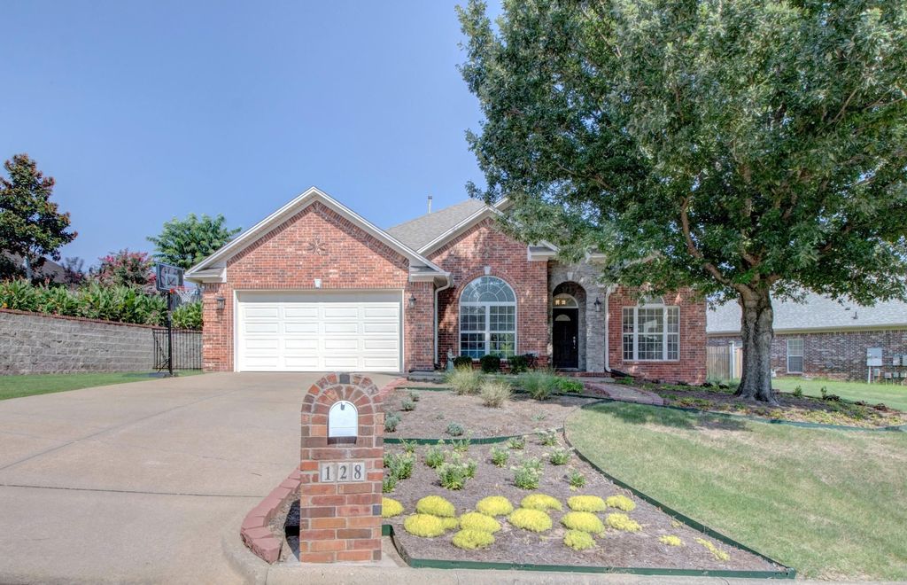 128 Mountain Valley Dr., Maumelle, AR 72113
