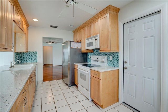 2198 SW 12th Avenue, Boynton Beach, FL 33426