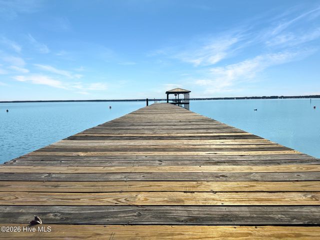 122 Live Oak Circle, Lake Waccamaw, NC 28450