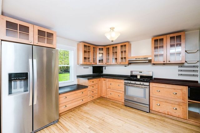 323 Warhurst Ave, Swansea, MA 02777