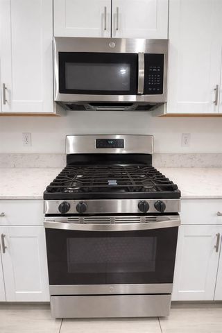 2545 LEONIA LANE, Zephyrhills, FL 33541