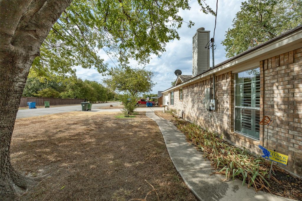 201 W Oak Street, Aledo, TX 76008 — photo 3