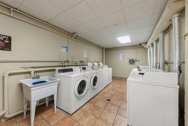 1043 S York Road 308, Bensenville, IL 60106