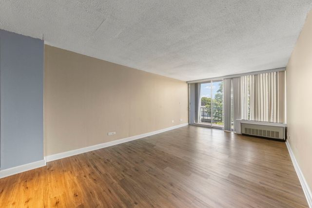 1043 S York Road 308, Bensenville, IL 60106