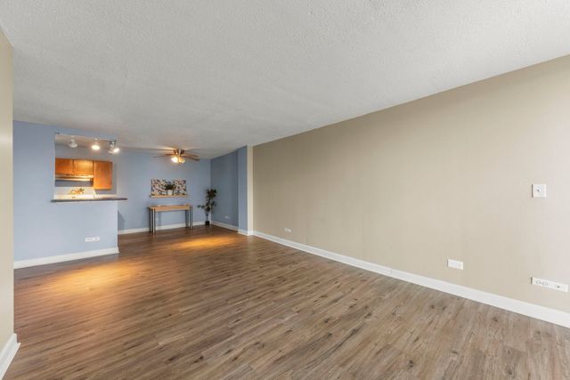 1043 S York Road 308, Bensenville, IL 60106