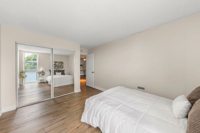 1043 S York Road 308, Bensenville, IL 60106