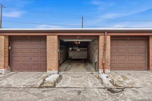 6 Birchwood Court 5B, Mineola, NY 11501