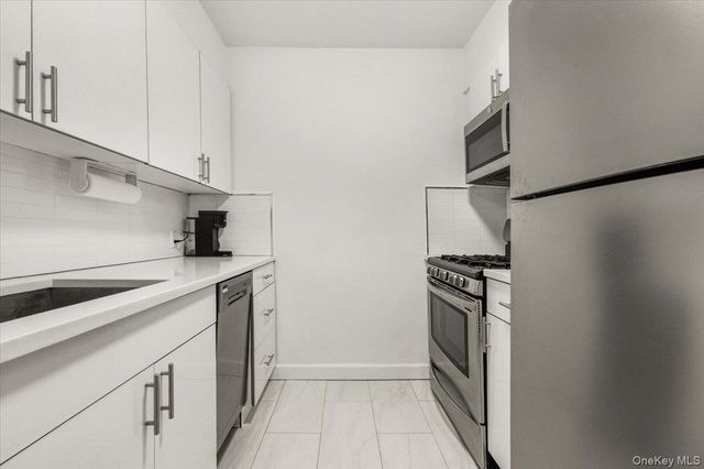 6 Birchwood Court 5B, Mineola, NY 11501