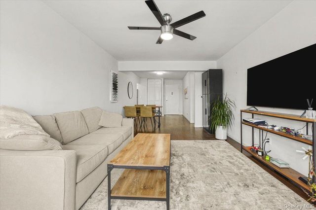 6 Birchwood Court 5B, Mineola, NY 11501