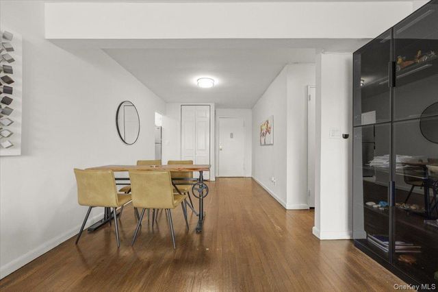 6 Birchwood Court 5B, Mineola, NY 11501