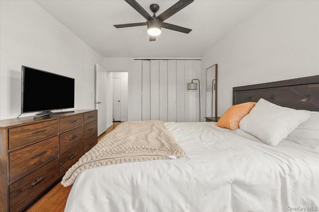 6 Birchwood Court 5B, Mineola, NY 11501