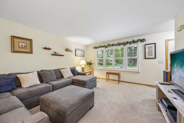 109 Weaver Drive, Cary, IL 60013