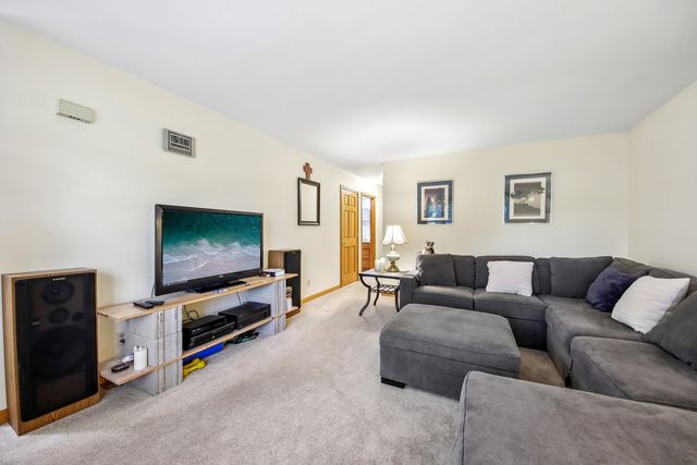109 Weaver Drive, Cary, IL 60013