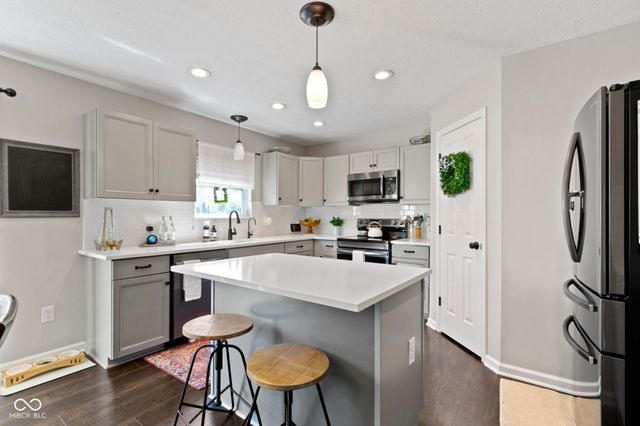 7827 Wedgetail Drive, Zionsville, IN 46077