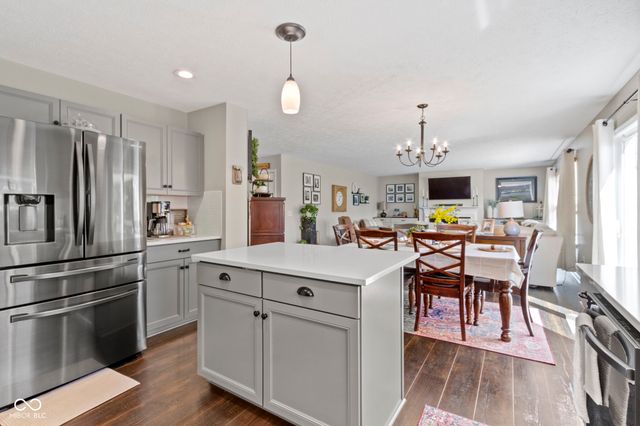 7827 Wedgetail Drive, Zionsville, IN 46077