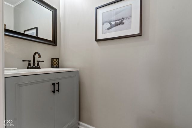 7827 Wedgetail Drive, Zionsville, IN 46077