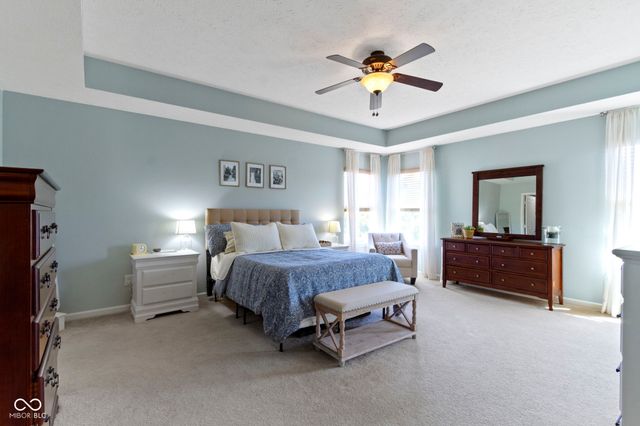 7827 Wedgetail Drive, Zionsville, IN 46077