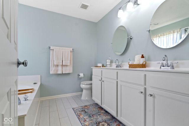 7827 Wedgetail Drive, Zionsville, IN 46077