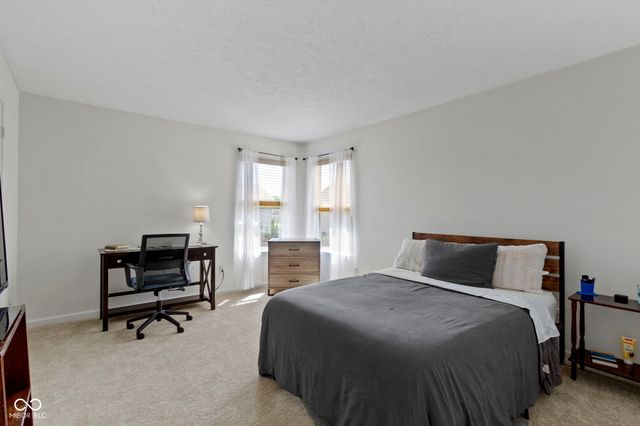 7827 Wedgetail Drive, Zionsville, IN 46077