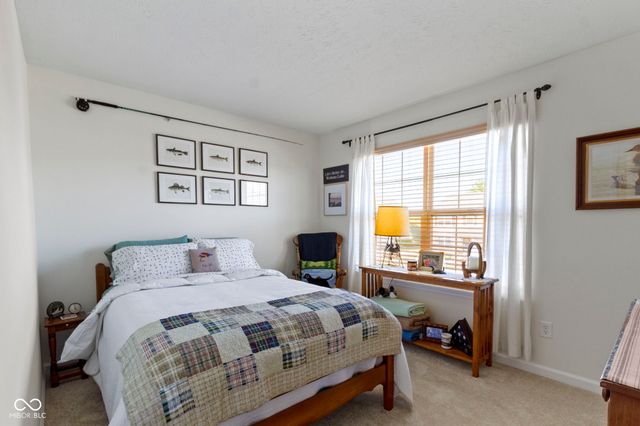 7827 Wedgetail Drive, Zionsville, IN 46077