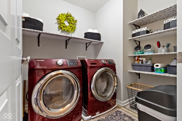 7827 Wedgetail Drive, Zionsville, IN 46077