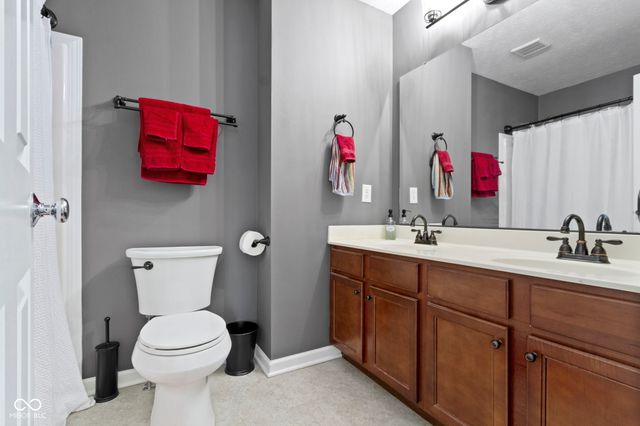 7827 Wedgetail Drive, Zionsville, IN 46077