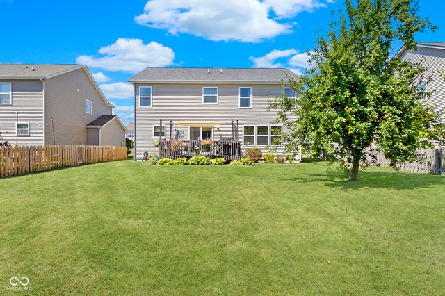 7827 Wedgetail Drive, Zionsville, IN 46077