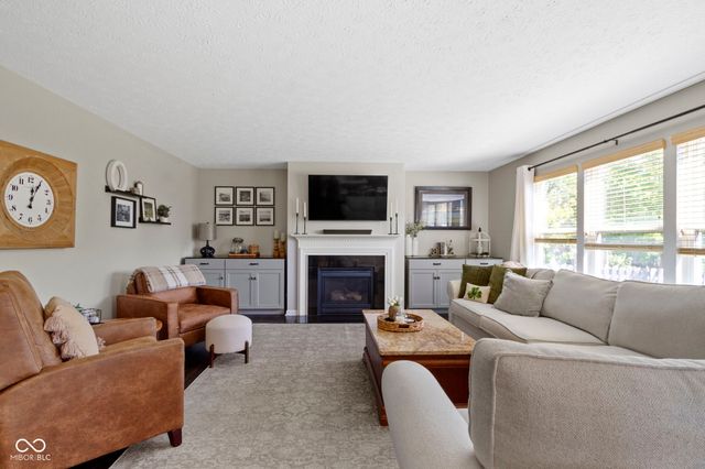 7827 Wedgetail Drive, Zionsville, IN 46077