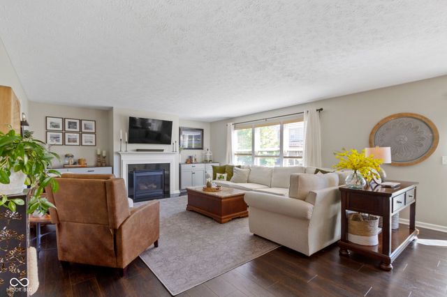 7827 Wedgetail Drive, Zionsville, IN 46077