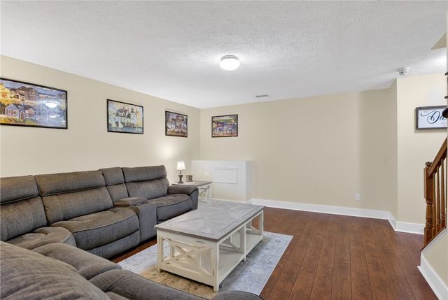 1008 Dunedin Dr, Hempfield Twp, PA 15601