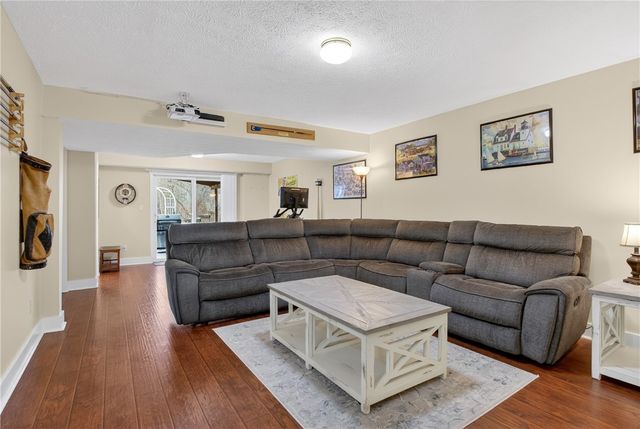 1008 Dunedin Dr, Hempfield Twp, PA 15601