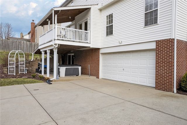 1008 Dunedin Dr, Hempfield Twp, PA 15601