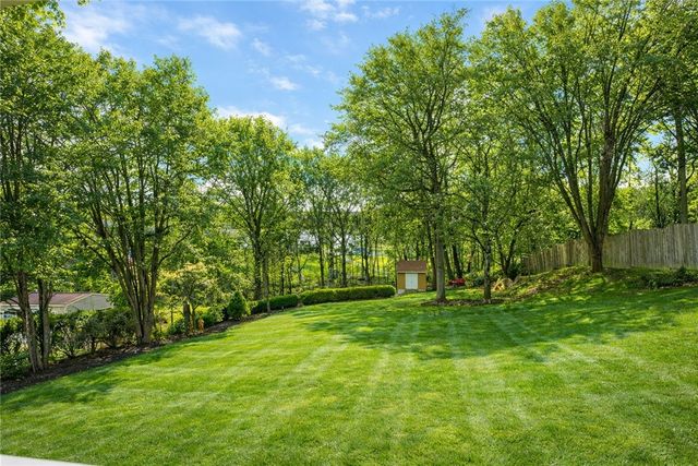 1008 Dunedin Dr, Hempfield Twp, PA 15601