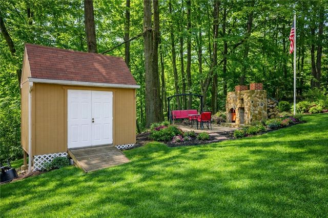 1008 Dunedin Dr, Hempfield Twp, PA 15601