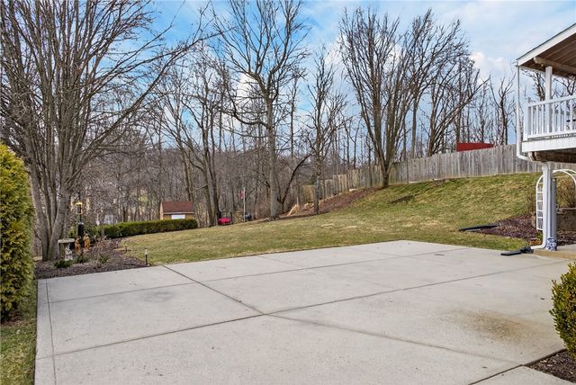 1008 Dunedin Dr, Hempfield Twp, PA 15601