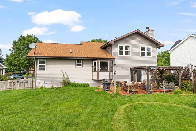 495 W Cimarron Drive, Aurora, IL 60504