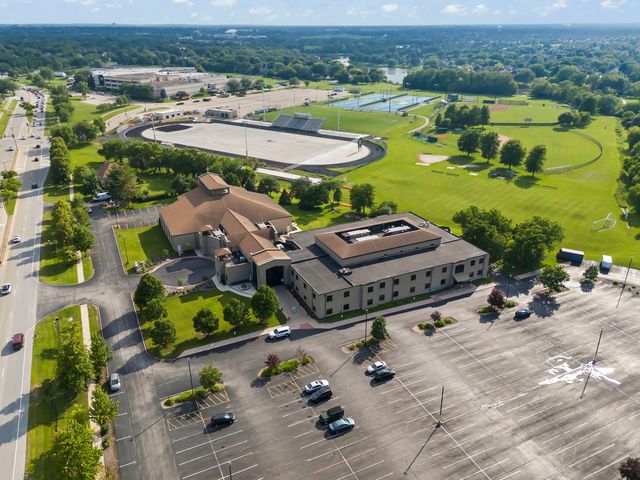495 W Cimarron Drive, Aurora, IL 60504