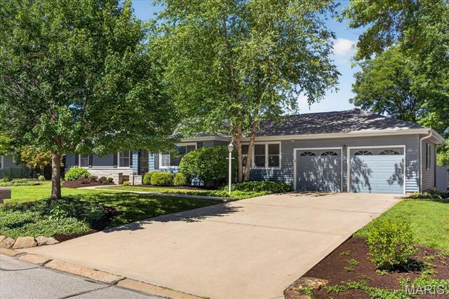 12467 Ballas Meadows Drive, Des Peres, MO 63131