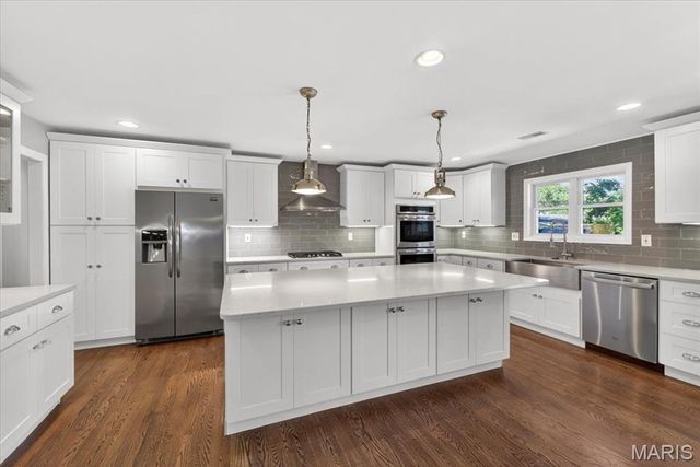 12467 Ballas Meadows Drive, Des Peres, MO 63131